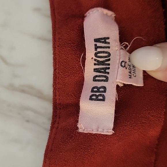 BB DAKOTA Burnt Orange Suede Mini Skirt - Picture 3 of 3
